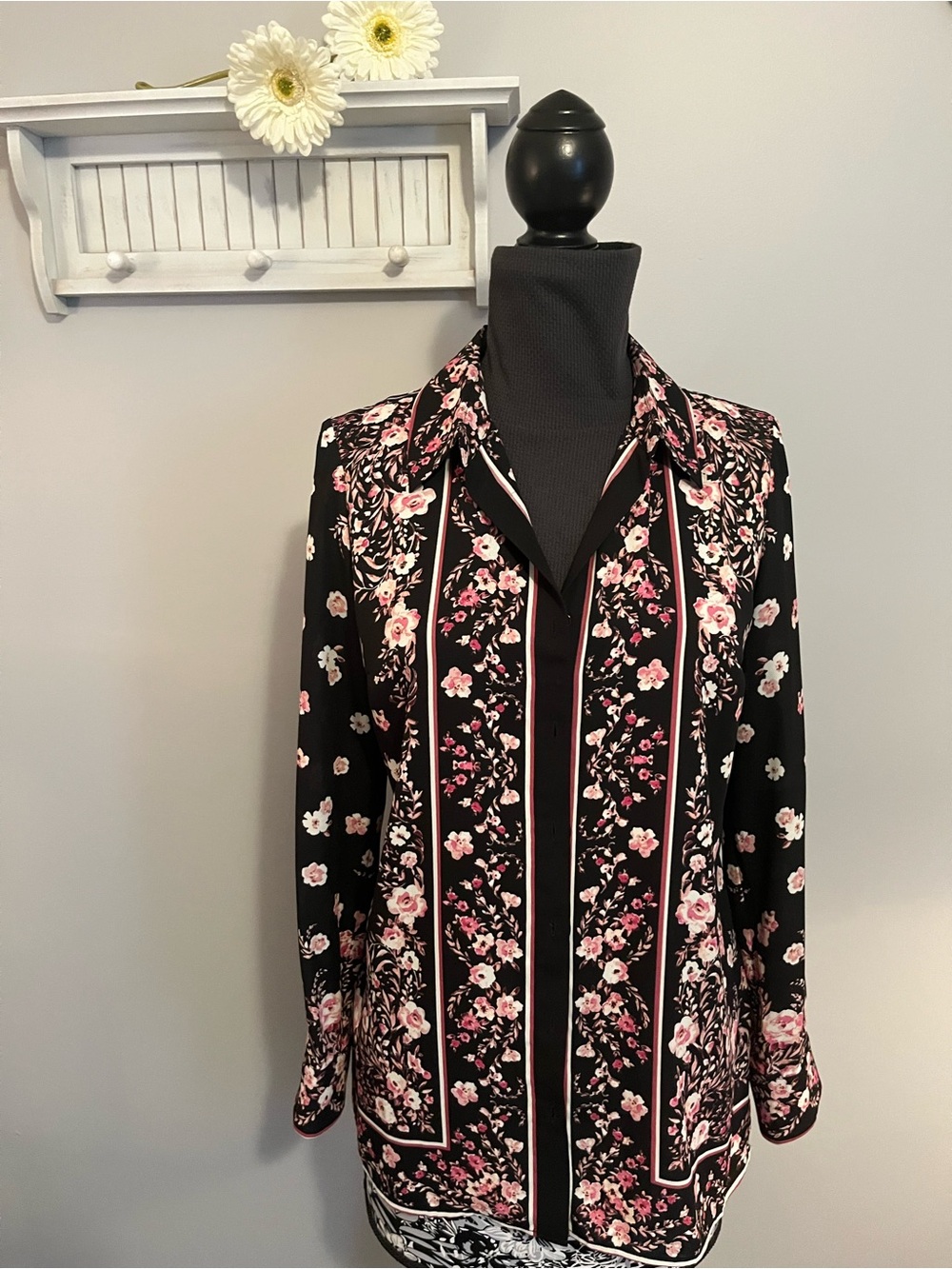 Laura Floral Button-Front Black Blouse with Pink Print EUC